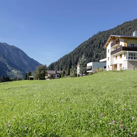 Gaestehaus Laurin Apartamento *