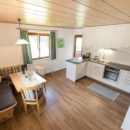 Gaestehaus Laurin 아파트 *